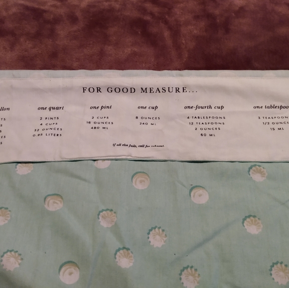 Cooking Apron with measuring conversion table - Picture 2 of 3